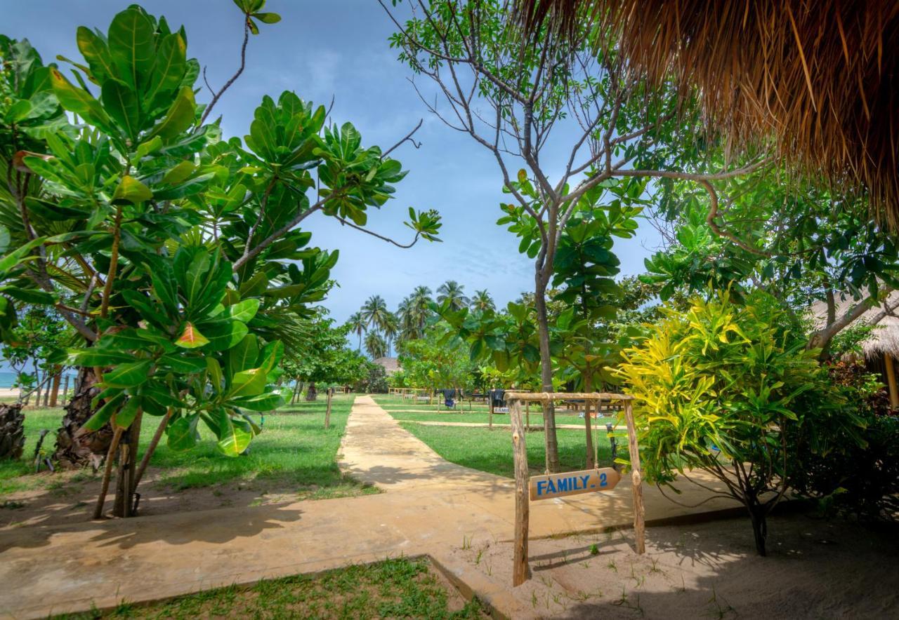 Blue Waters Hotel Arugam Bay Exterior photo
